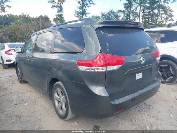 2013 TOYOTA SIENNA LE V6 8 PASSENGER — I3