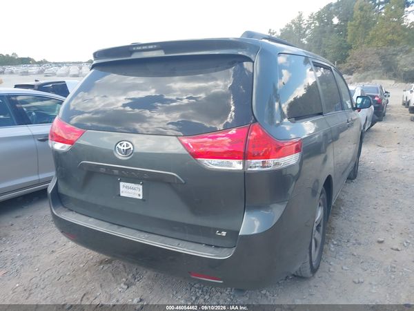 2013 TOYOTA SIENNA LE V6 8 PASSENGER — I4