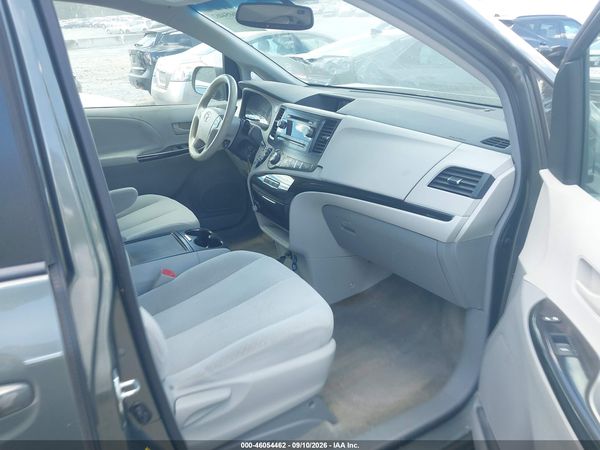 2013 TOYOTA SIENNA LE V6 8 PASSENGER — I5