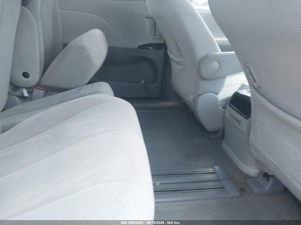 2013 TOYOTA SIENNA LE V6 8 PASSENGER — I8
