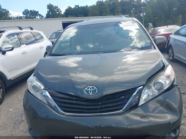 2013 TOYOTA SIENNA LE V6 8 PASSENGER — I115