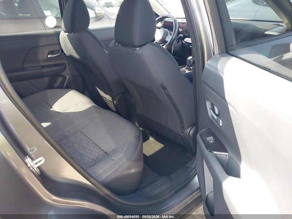 2026 NISSAN KICKS SV — I8