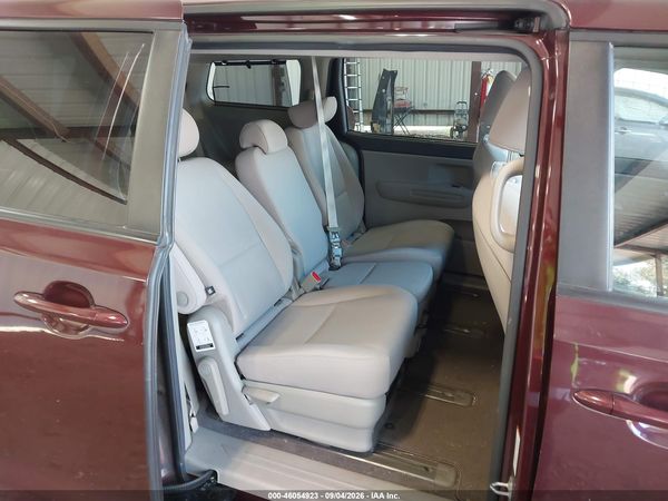 2016 KIA SEDONA LX