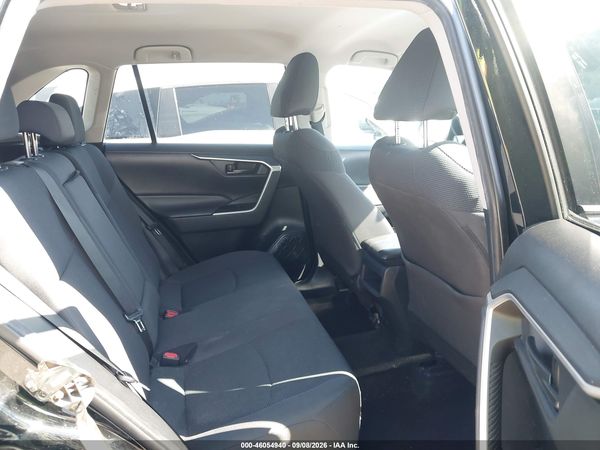 2019 TOYOTA RAV4 LE — I8