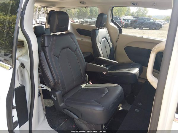 2019 CHRYSLER PACIFICA TOURING L PLUS — I8