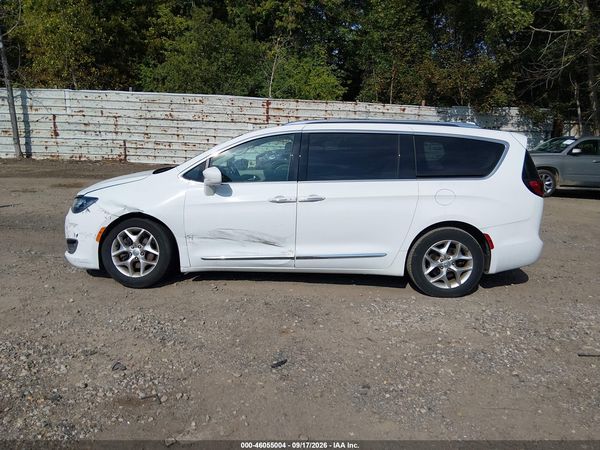2019 CHRYSLER PACIFICA TOURING L PLUS — I117