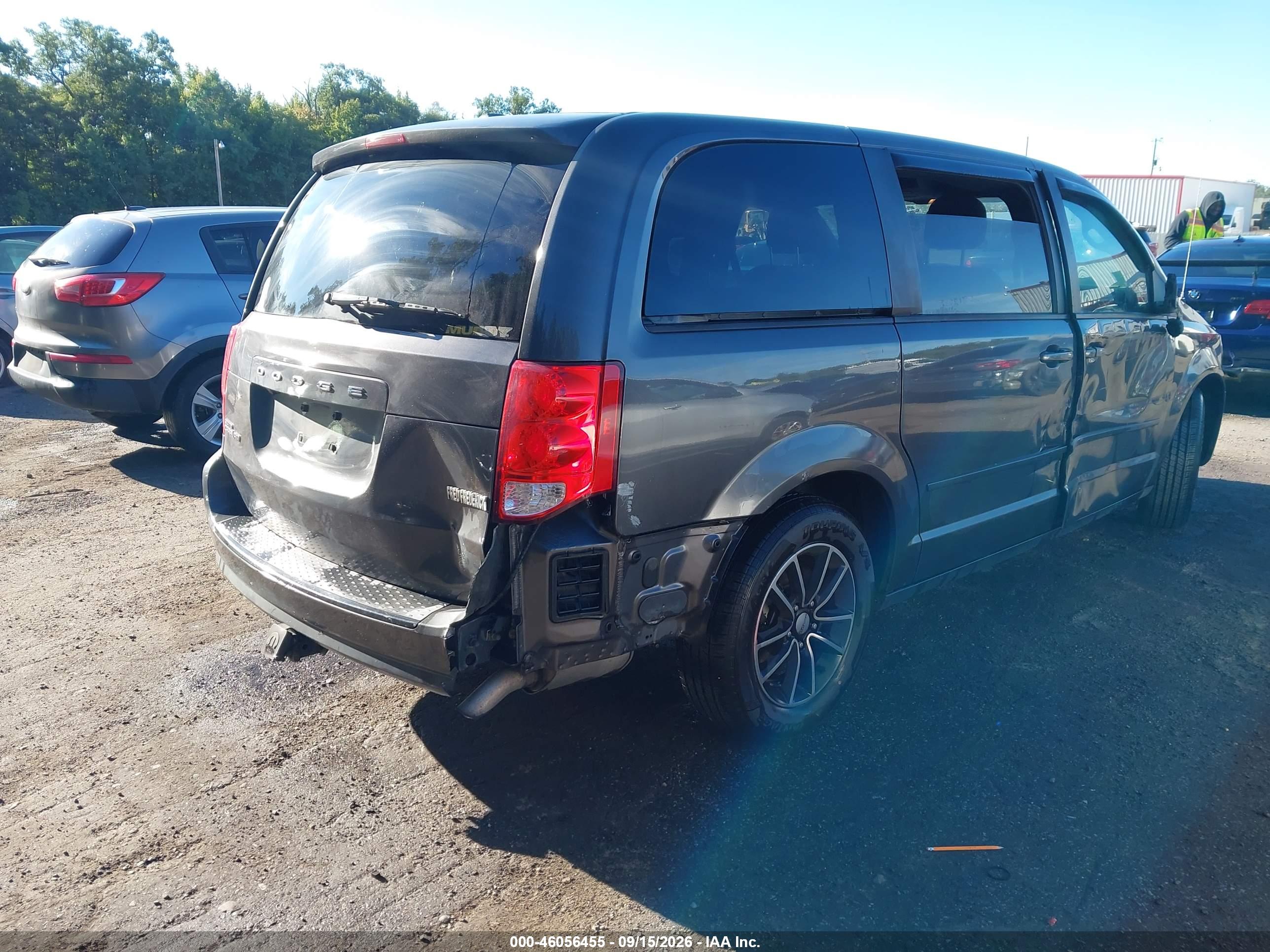 2015 DODGE GRAND CARAVAN SXT — I4