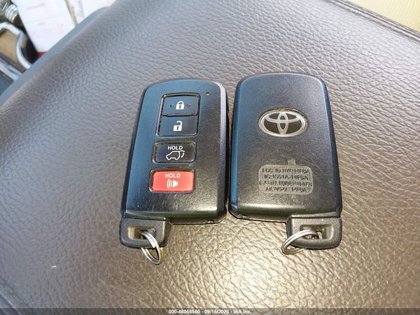 2019 TOYOTA HIGHLANDER LIMITED — I11