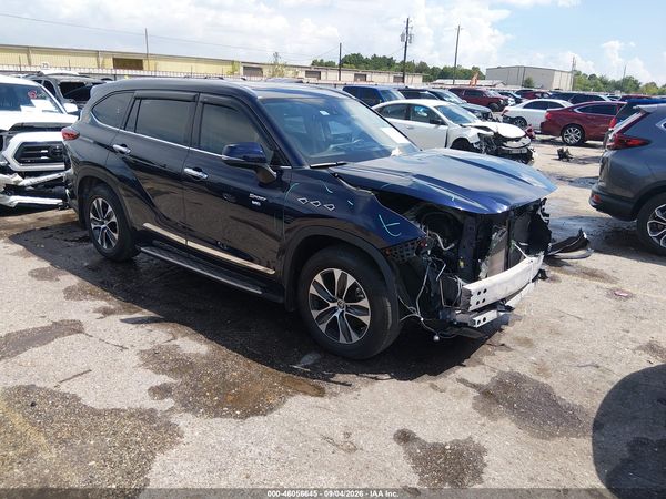 2021 TOYOTA HIGHLANDER XLE — I1