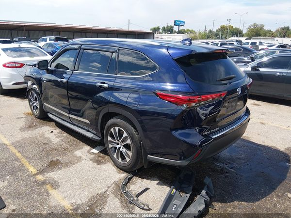 2021 TOYOTA HIGHLANDER XLE — I3