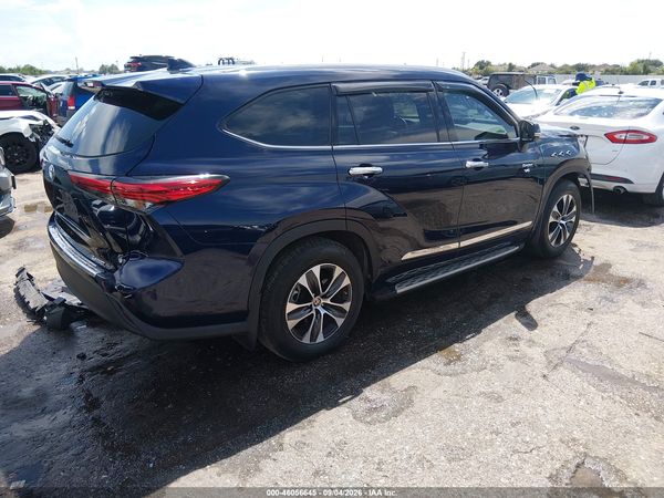 2021 TOYOTA HIGHLANDER XLE — I4