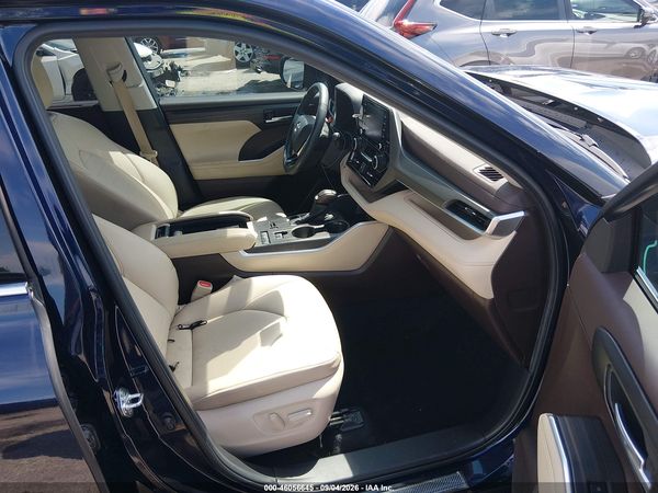 2021 TOYOTA HIGHLANDER XLE — I5