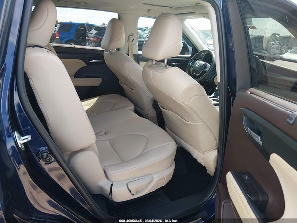 2021 TOYOTA HIGHLANDER XLE — I8