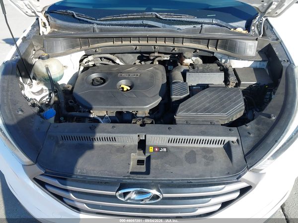 2016 HYUNDAI TUCSON SE