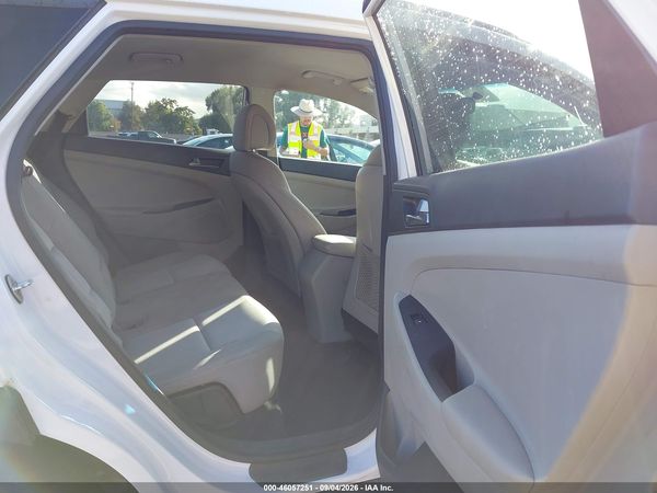 2016 HYUNDAI TUCSON SE