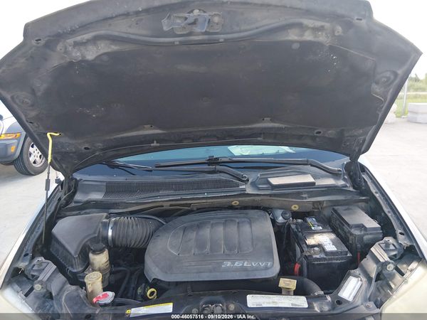 2012 DODGE GRAND CARAVAN SXT — I10