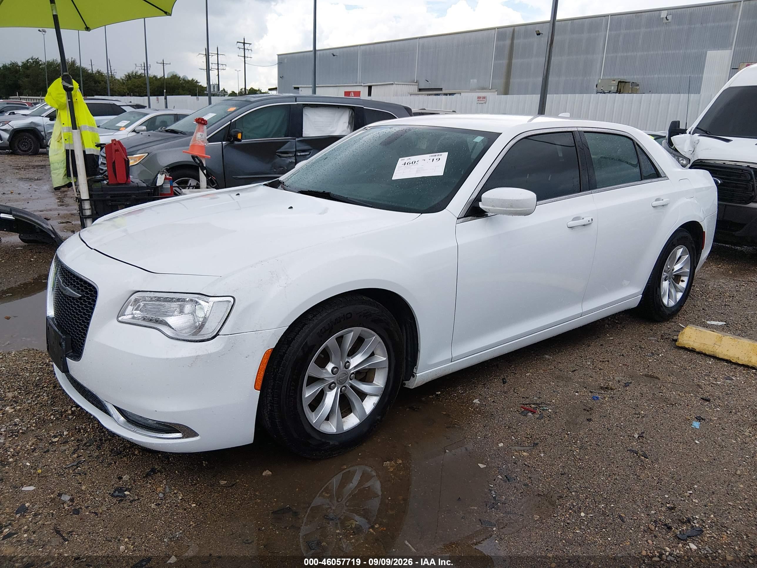 2015 CHRYSLER 300 LIMITED — I2