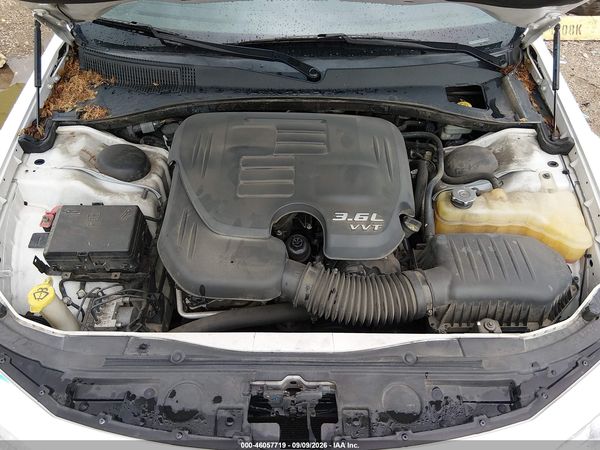 2015 CHRYSLER 300 LIMITED — I10