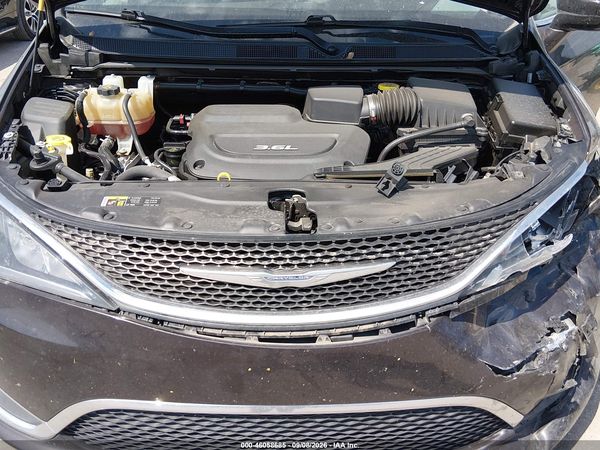 2017 CHRYSLER PACIFICA TOURING-L — I10
