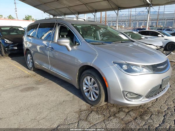 2018 CHRYSLER PACIFICA TOURING L — I1