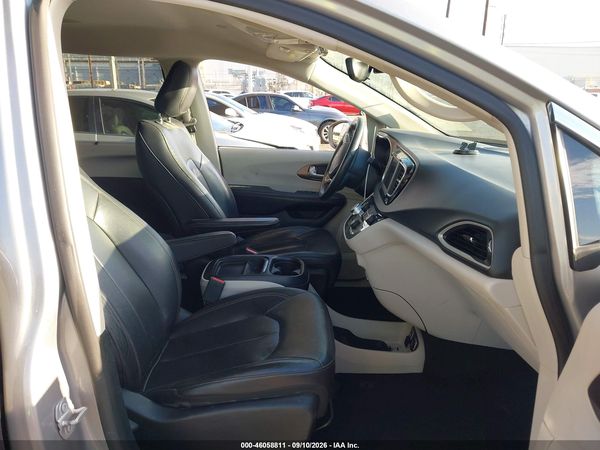 2018 CHRYSLER PACIFICA TOURING L — I5