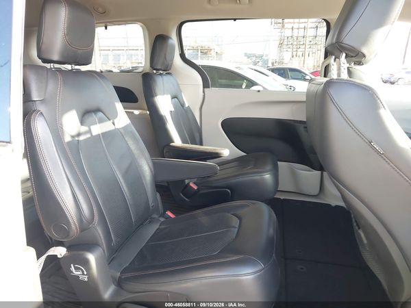 2018 CHRYSLER PACIFICA TOURING L — I8