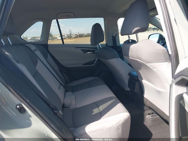 2021 TOYOTA RAV4 XLE — I8