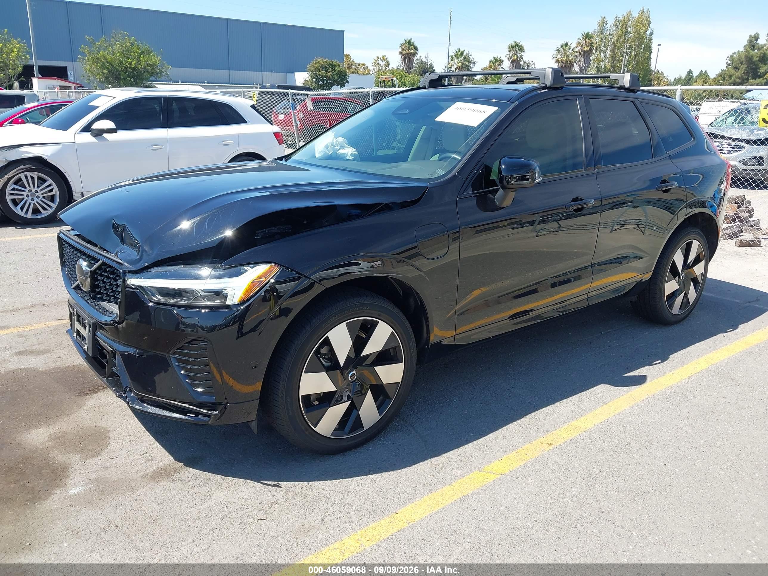 2024 VOLVO XC60 RECHARGE PLUG-IN HYBRID T8 PLUS DARK THEME — I2
