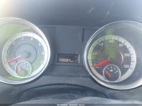 2013 DODGE GRAND CARAVAN SXT — I7