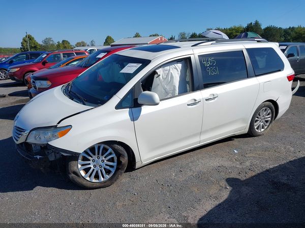 2015 TOYOTA SIENNA — I2