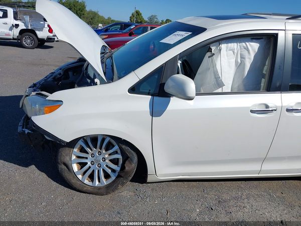 2015 TOYOTA SIENNA XLE PREMIUM 8 PASSENGER — I6