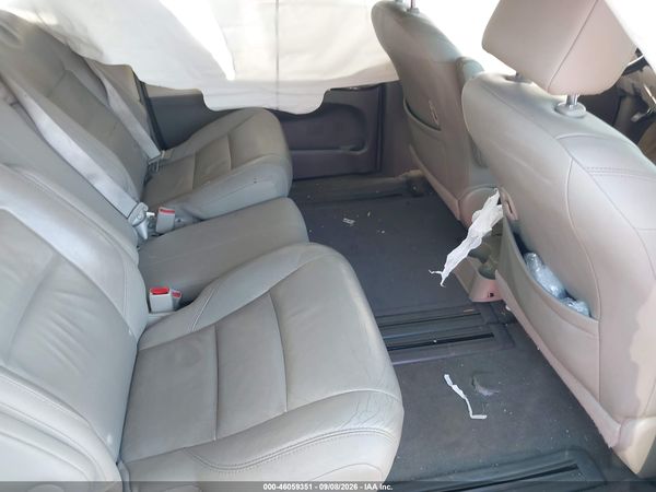 2015 TOYOTA SIENNA XLE PREMIUM 8 PASSENGER — I8