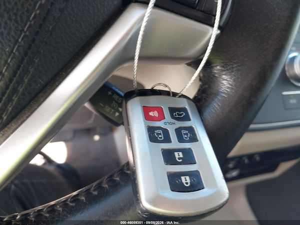 2015 TOYOTA SIENNA XLE PREMIUM 8 PASSENGER — I11