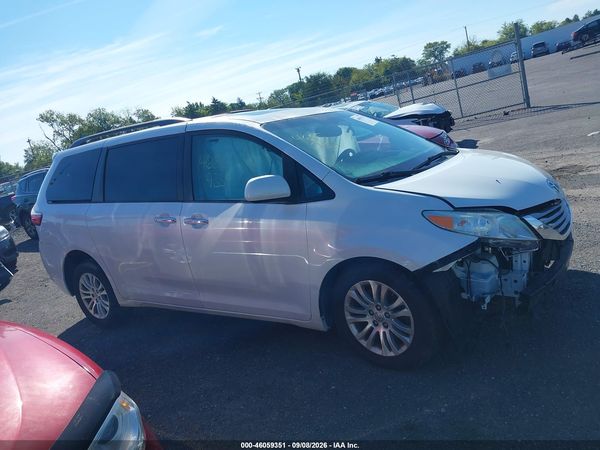 2015 TOYOTA SIENNA XLE PREMIUM 8 PASSENGER — I116