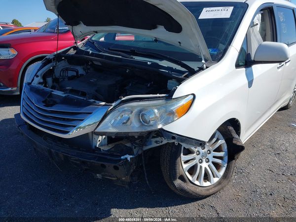2015 TOYOTA SIENNA XLE PREMIUM 8 PASSENGER — I152