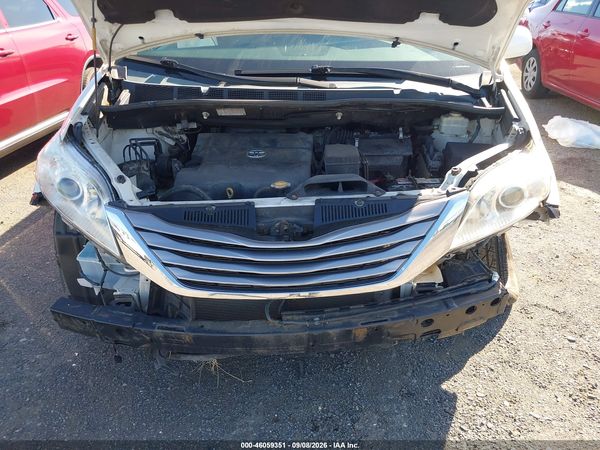 2015 TOYOTA SIENNA XLE PREMIUM 8 PASSENGER — I153