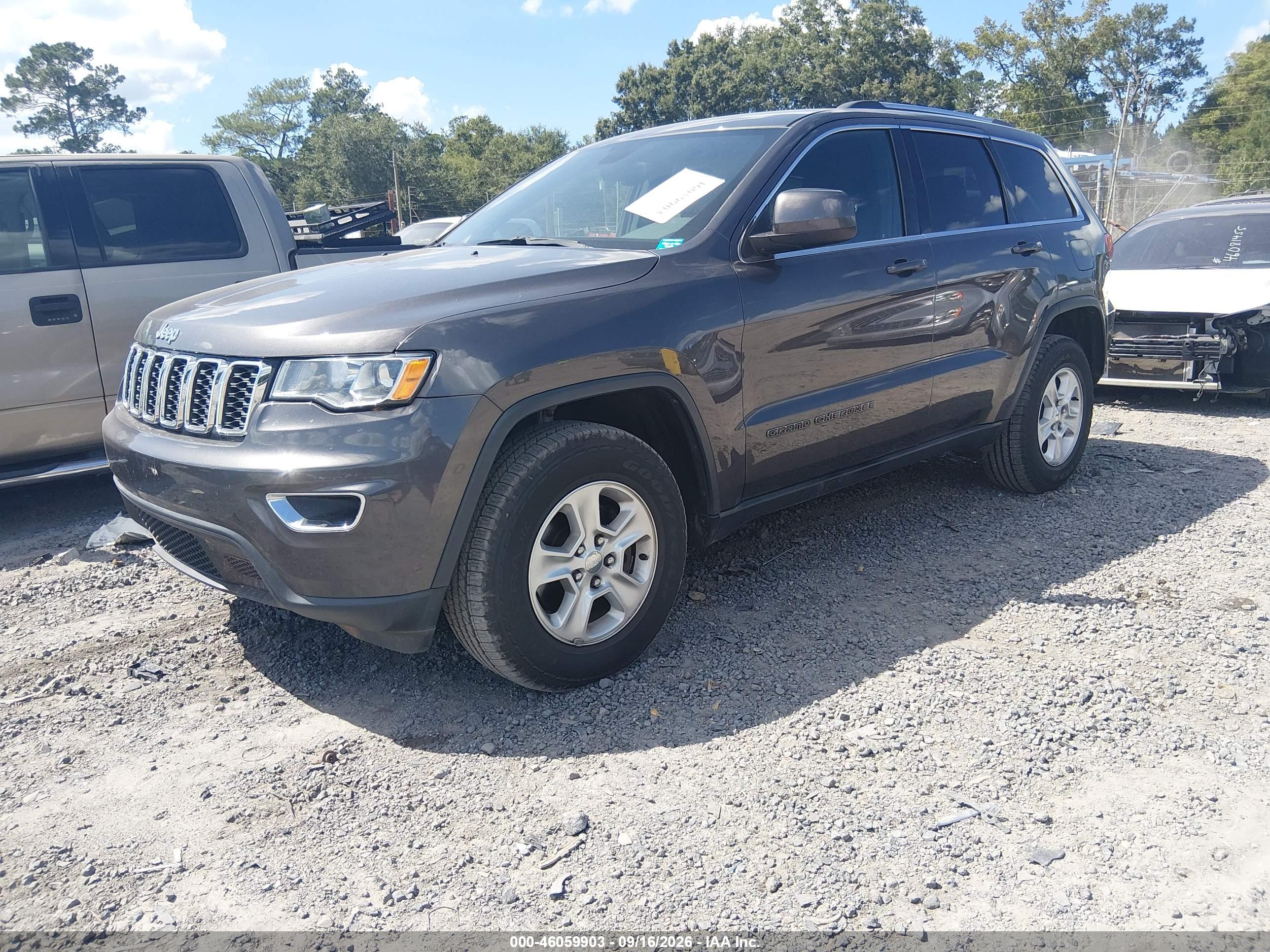 2017 JEEP GRAND CHEROKEE LAREDO 4X4 — I2