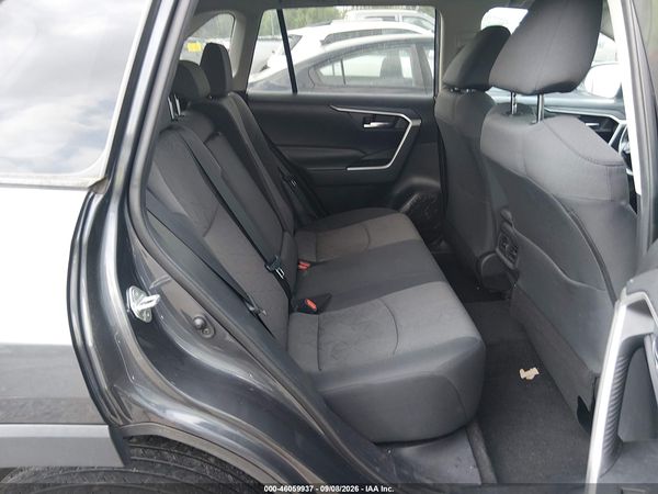 2019 TOYOTA RAV4 XLE — I8