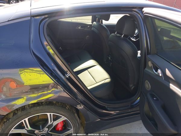2021 KIA STINGER GT1 — I8