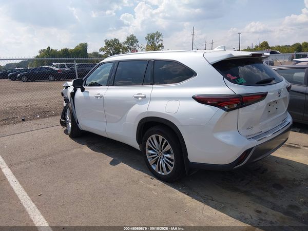 2024 TOYOTA HIGHLANDER PLATINUM — I3