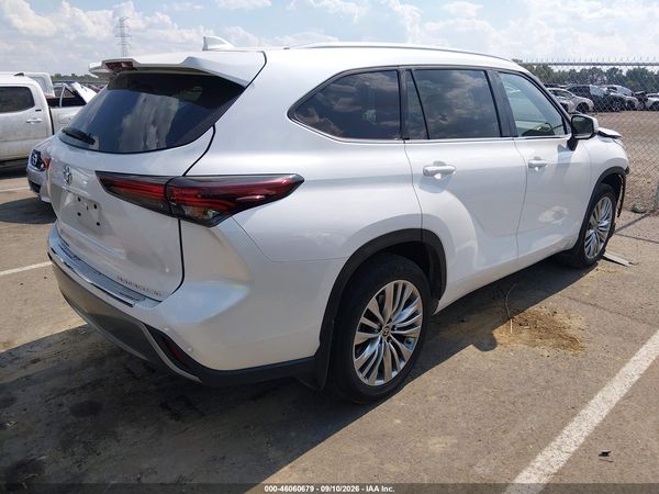 2024 TOYOTA HIGHLANDER PLATINUM — I4