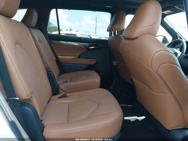 2024 TOYOTA HIGHLANDER PLATINUM — I8