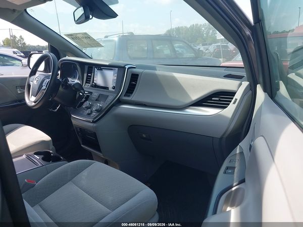 2019 TOYOTA SIENNA LE 8 PASSENGER — I5