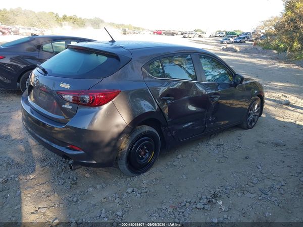 2018 MAZDA MAZDA3 TOURING — I4