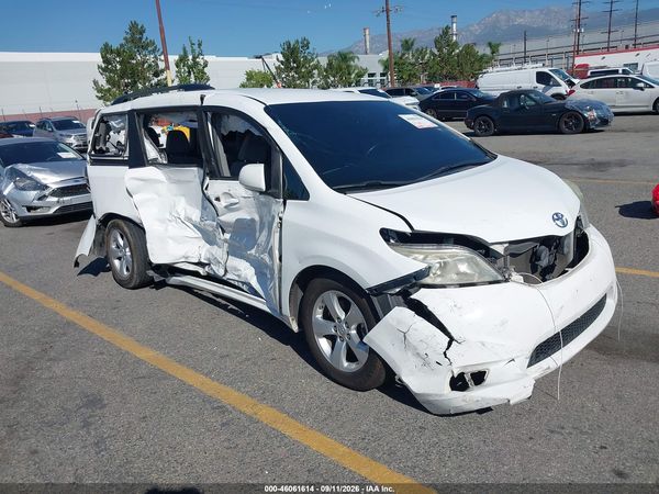 2017 TOYOTA SIENNA LE 8 PASSENGER — I1