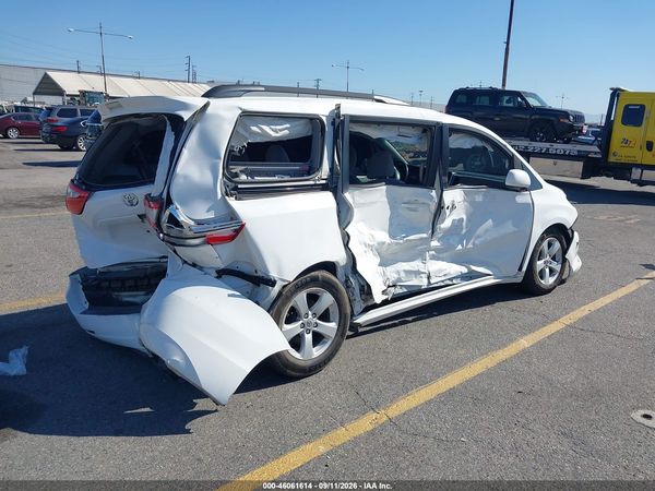 2017 TOYOTA SIENNA LE 8 PASSENGER — I4