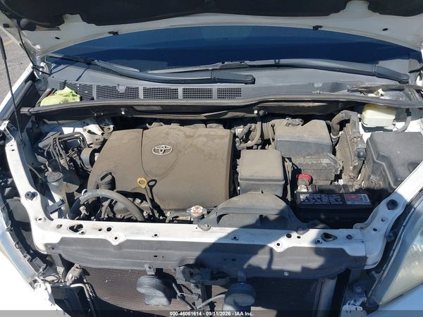 2017 TOYOTA SIENNA LE 8 PASSENGER — I10
