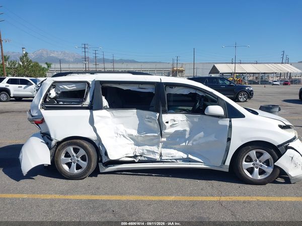 2017 TOYOTA SIENNA LE 8 PASSENGER — I116
