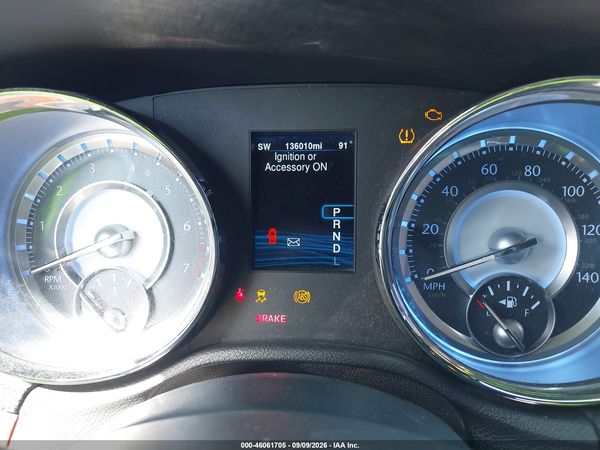 2014 CHRYSLER 300 — I7