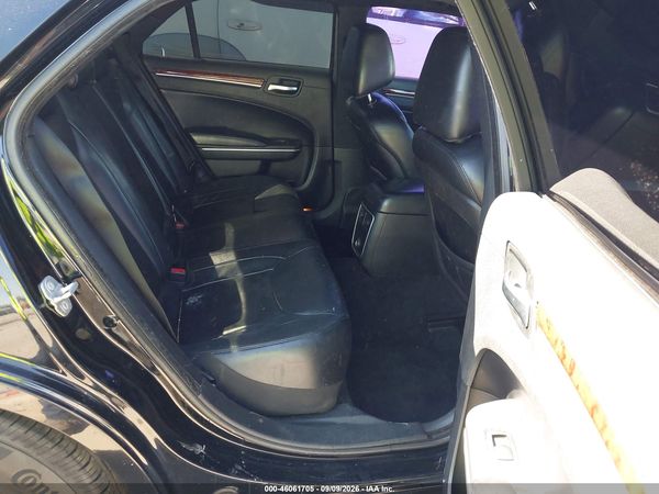 2014 CHRYSLER 300 — I8